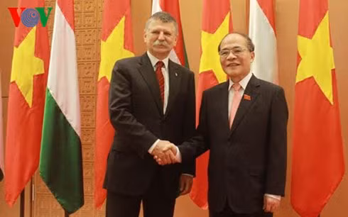 Chủ tịch Quốc hội Nguyễn Sinh Hùng và Chủ tịch Quốc hội Hungary Kover Laszlo