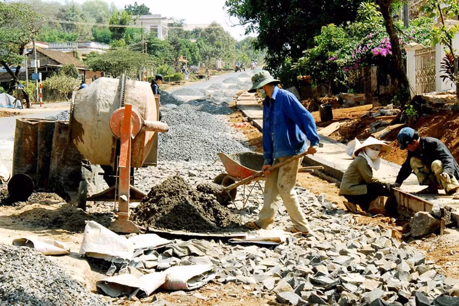 Nhiều dự án đầu tư xây dựng cơ bản chậm triển khai làm ảnh hưởng đến đời sống người dân (ảnh minh họa)