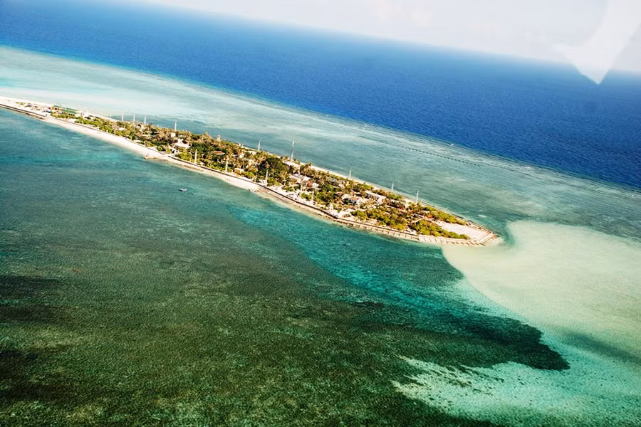  Đảo Nam Yết-Trường Sa nhìn từ trên cao. Ảnh: Mai Thắng