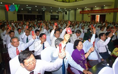  Người dân trông chờ Đại hội Đảng bộ các cấp bầu ra những cán bộ có đủ đức, đủ tài