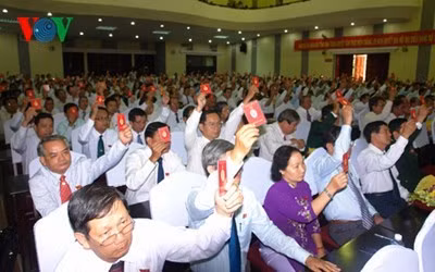  Người dân trông chờ Đại hội Đảng bộ các cấp bầu ra những cán bộ có đủ đức, đủ tài