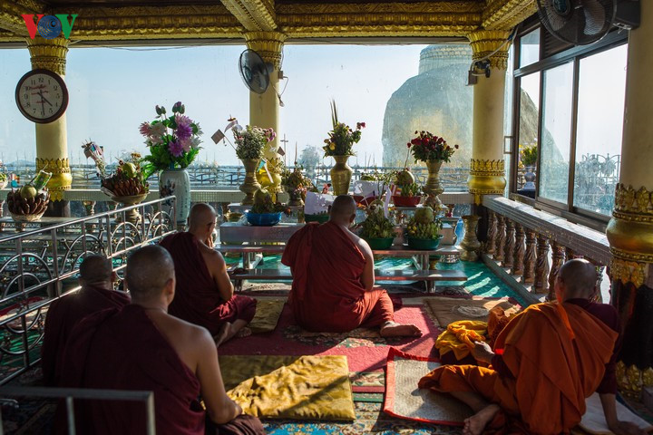  Nơi làm lễ ở Chùa Đá Vàng.