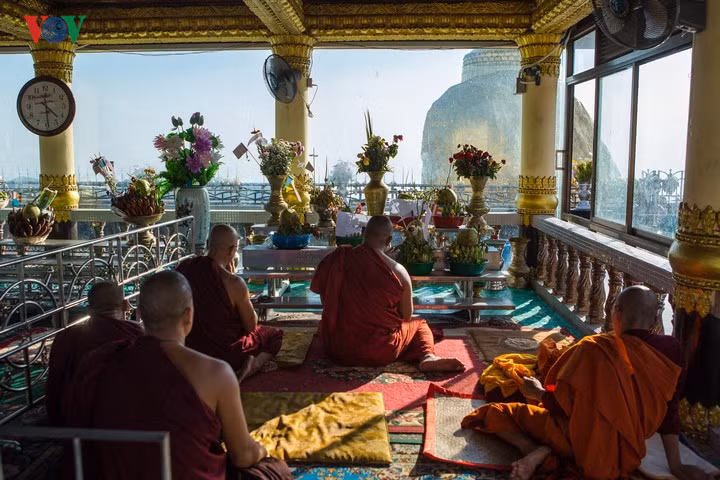  Nơi làm lễ ở Chùa Đá Vàng.