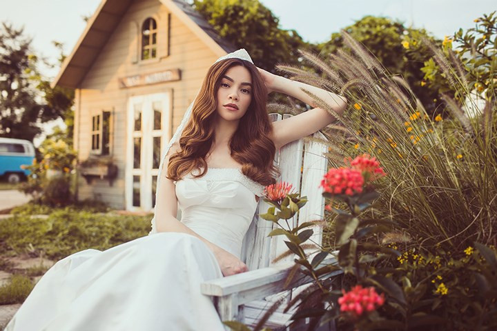 Cách đây hơn 5 năm, Hồ Ngọc Hà đã cùng người bạn thân gần hai thập kỷ là Đoàn Anh Tuấn thực hiện bộ ảnh tuyệt đẹp ngay tại nhà của cô trong Sài Gòn. Và người “đàn ông” xuất hiện trong loạt ảnh đó không ai khác là cậu con trai bé bỏng – Subeo của cô. 