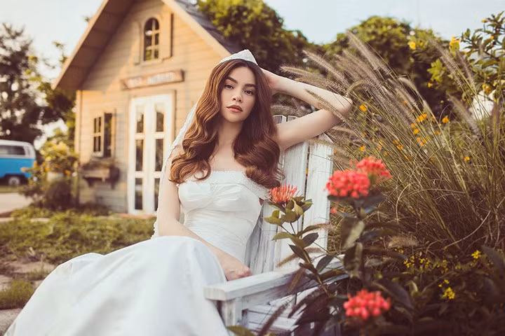 Cách đây hơn 5 năm, Hồ Ngọc Hà đã cùng người bạn thân gần hai thập kỷ là Đoàn Anh Tuấn thực hiện bộ ảnh tuyệt đẹp ngay tại nhà của cô trong Sài Gòn. Và người “đàn ông” xuất hiện trong loạt ảnh đó không ai khác là cậu con trai bé bỏng – Subeo của cô. 