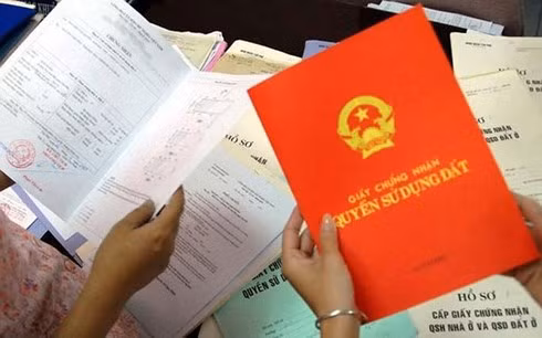 Sổ đỏ sẽ ghi tên các thành viên trong gia đình (ảnh minh họa)