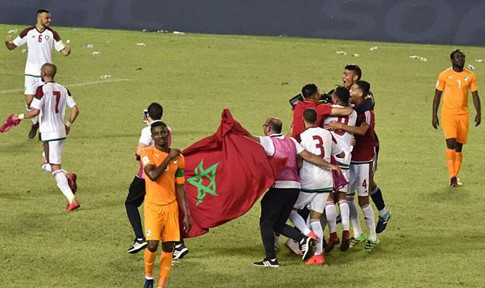 Ma Rốc (áo trắng) ăn mừng trong sự thất vọng lớn của cầu thủ Bờ Biển Ngà