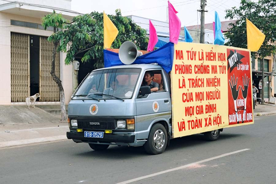  Tăng cường tuyên truyền cảnh báo việc sử dụng, tiêm chích trái phép chất ma túy là nguy cơ cao lây nhiễm HIV/AIDS. Ảnh: Thanh Nhật
