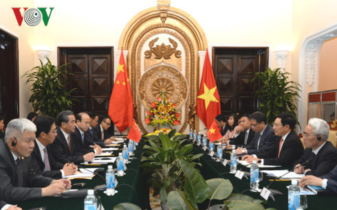 Quang cảnh buổi hội đàm giữa Phó Thủ tướng Chính phủ, Bộ trưởng Ngoại giao Phạm Bình Minh với Bộ trưởng Ngoại giao Trung Quốc Vương Nghị.