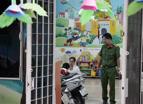 Công an làm việc với cơ sở. 