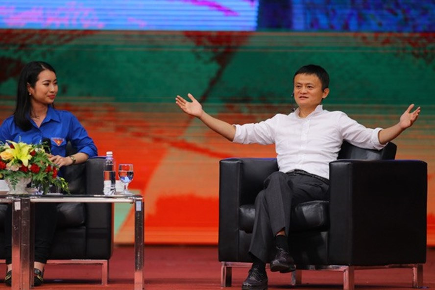 Jack Ma truyền cảm hứng cho sinh viên Việt Nam. Ảnh: VNE