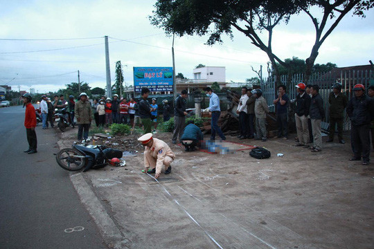 Hiện trường vụ tai nạn làm 2 thanh niên tử vong