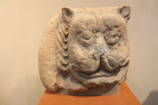 Phù điêu mặt hổ (đất nung - thế kỉ VII-VIII)