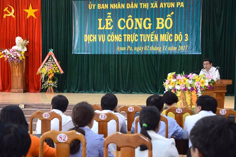 Thị xã Ayun Pa công bố dịch vụ công trực tuyến mức độ 3. Ảnh: Đức Phương