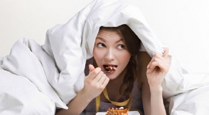 Ăn đêm thường xuyên có thể khiến bạn mắc bệnh béo phì.