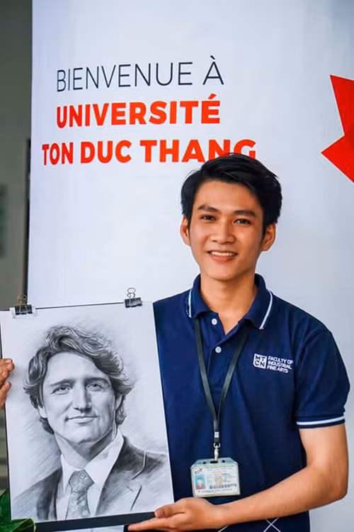  Hậu và bức chân dung Thủ tướng Canada