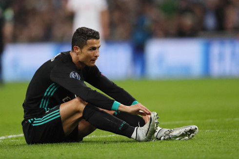 CR7 không hài lòng vì BLĐ Real bán nhiều cầu thủ mà không chịu mua thêm "bom tấn". CR7 không hài lòng vì BLĐ Real bán nhiều cầu thủ mà không chịu mua thêm