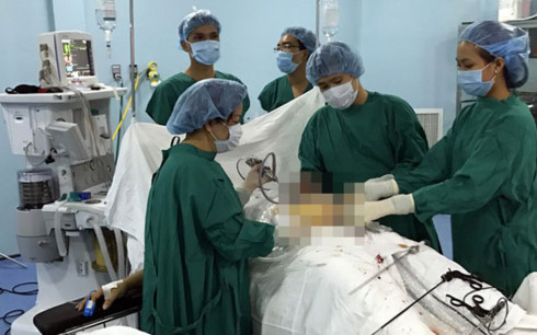 Một ca sinh mổ (ảnh minh họa). Một ca sinh mổ (ảnh minh họa).