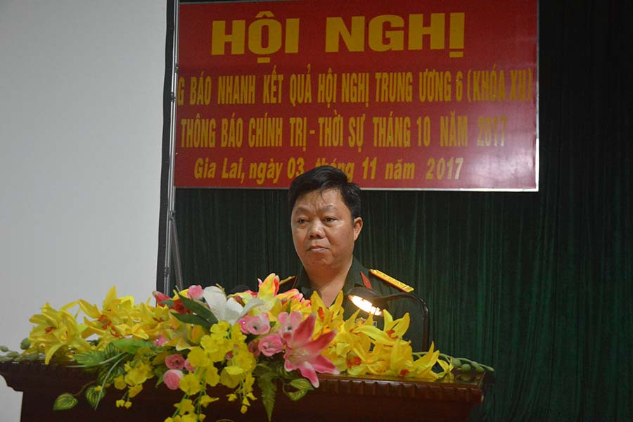 Đại tá Lê Tuấn Hiền-Phó Bí thư Thường trực Đảng ủy, Chính ủy Bộ CHQS tỉnh quán triệt Nghị quyết TW6 (khóa XII) tại hội nghị. Ảnh: Huy Bắc Đại tá Lê Tuấn Hiền-Phó Bí thư Thường trực Đảng ủy, Chính ủy Bộ CHQS tỉnh quán triệt Nghị quyết TW6 (khóa XII) tại hội nghị. Ảnh: Huy Bắc
