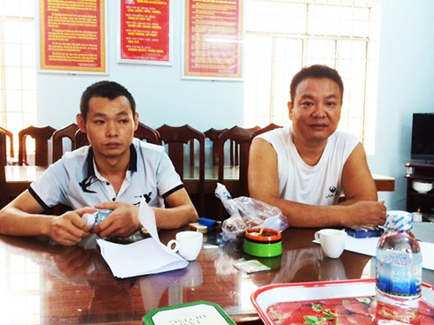 Từ phải qua, 2 tên Zhang Da Shuan và Tian Er Jie tại Công an tỉnh Khánh Hòa. Từ phải qua, 2 tên Zhang Da Shuan và Tian Er Jie tại Công an tỉnh Khánh Hòa.