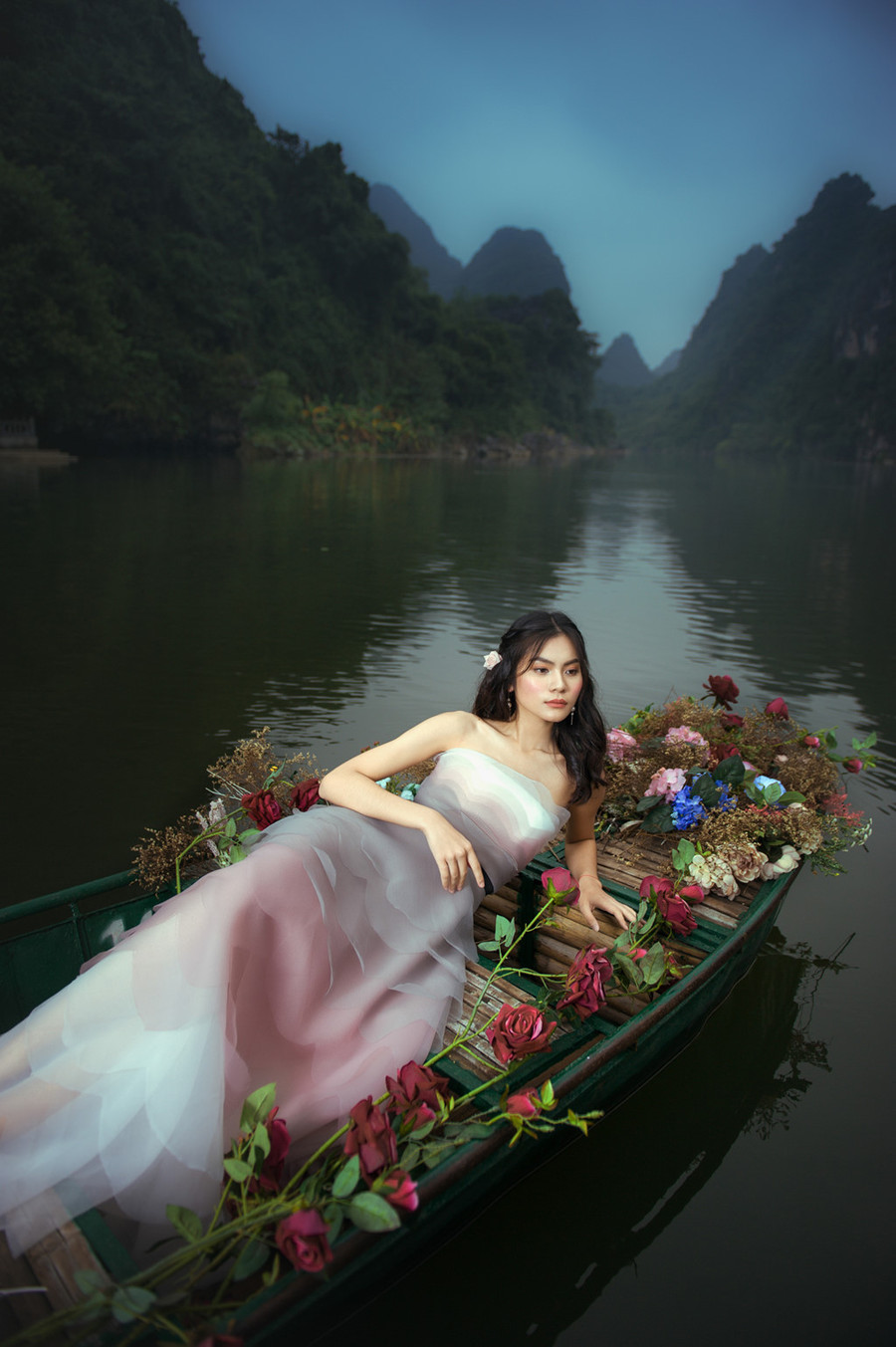 Kim Dung là một trong những người mẫu Việt sở hữu gương mặt góc cạnh và vóc dáng đẹp nhất hiện nay. Tuy vậy, cô bị nhận xét chưa thể hiện rõ cá tính nên còn mờ nhạt. Kim Dung là một trong những người mẫu Việt sở hữu gương mặt góc cạnh và vóc dáng đẹp nhất hiện nay. Tuy vậy, cô bị nhận xét chưa thể hiện rõ cá tính nên còn mờ nhạt.