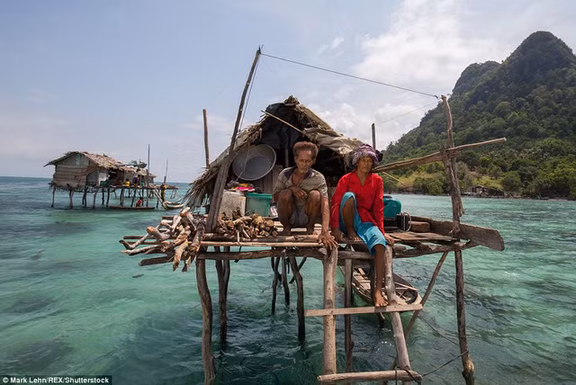  Cuộc sống người Bajau Laut lênh đênh vùng sông nước và không có quốc tịch