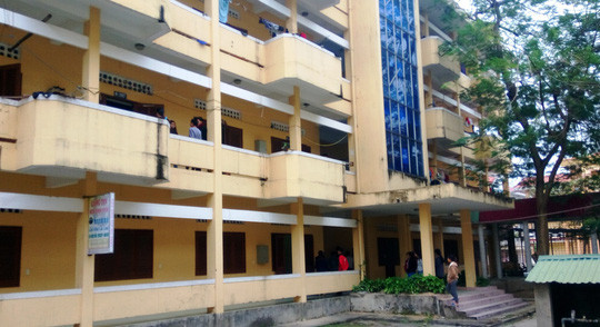 Kí túc xá Trường Đại học Quảng Bình nơi một nam sinh người Lào tử vong. Kí túc xá Trường Đại học Quảng Bình nơi một nam sinh người Lào tử vong.