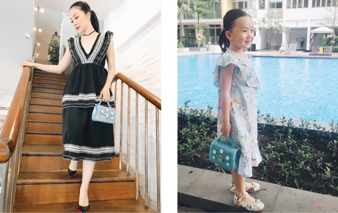Cùng diện đầm có những đường diềm xếp nếp bay bổng, Linh Nga và bé Luna đều chọn phụ kiện cho trang phục là túi Furla Candy Sugar.