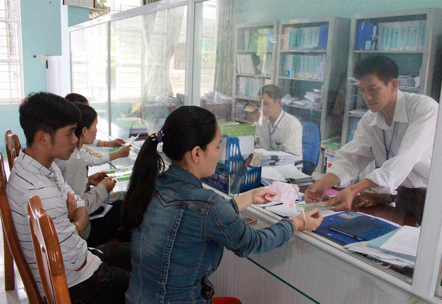 Nhiều giải pháp được huyện triển khai nhằm quyết tâm hoàn thành dự toán thu ngân sách năm 2017. Ảnh: Hồng Thi