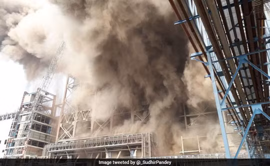 Vụ nổ tại nhà máy NTPC. Ảnh: Sudhir Pandey