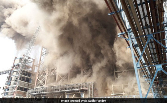 Vụ nổ tại nhà máy NTPC. Ảnh: Sudhir Pandey Vụ nổ tại nhà máy NTPC. Ảnh: Sudhir Pandey