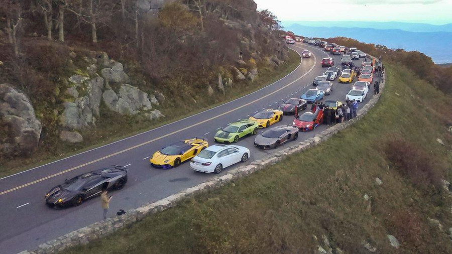  Trải qua 3 ngày, dàn Siêu xe đã trải qua rất nhiều danh thắng của nước Mỹ và đã dừng chân tại một khách sạn tại Charlotte, Bắc Carolina.