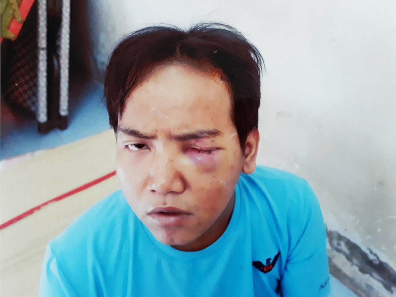 Giang tỏ ra khá bình tĩnh khi ở trụ sở công an. Giang tỏ ra khá bình tĩnh khi ở trụ sở công an.