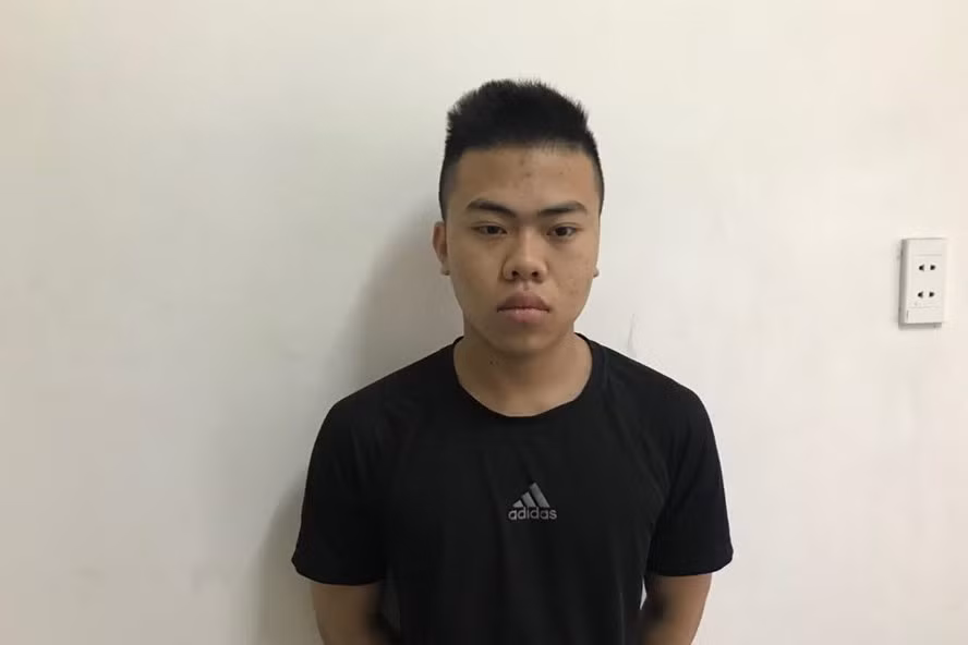 Đối tượng tại cơ quan công an.