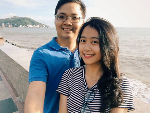 Ngoài những lúc phải giấu kín chuyện tình cảm ở trường thì họ cũng có nhiều khoảnh khắc hạnh phúc bên nhau như bao cặp đôi khác. Ngoài những lúc phải giấu kín chuyện tình cảm ở trường thì họ cũng có nhiều khoảnh khắc hạnh phúc bên nhau như bao cặp đôi khác.