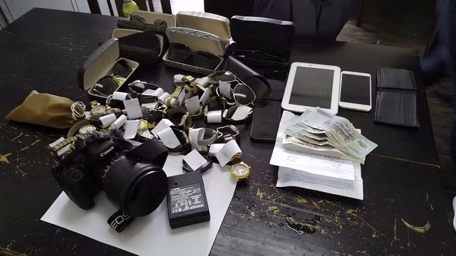 Tang vật mà 2 đối tượng trộm được. Tang vật mà 2 đối tượng trộm được.