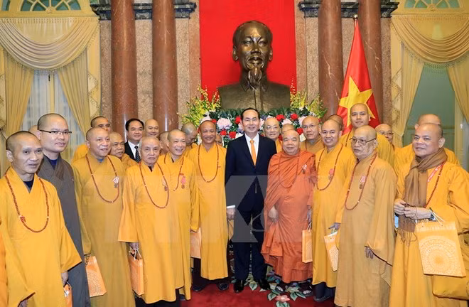 Chủ tịch nước Trần Đại Quang gặp mặt thân mật Đoàn đại biểu Hội đồng Chứng minh, Hội đồng Trị sự, Trung ương Giáo hội Phật giáo Việt Nam. 