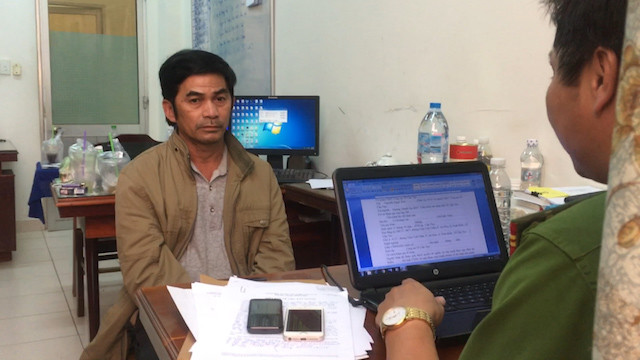 Nghi phạm tại cơ quan điều tra. Nghi phạm tại cơ quan điều tra.