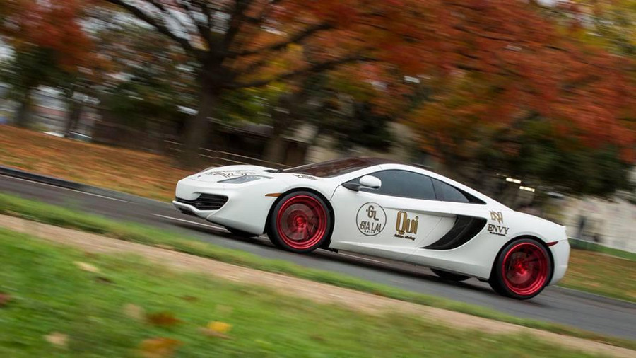 Một số ít trong đoàn là các mẫu xe của thương hiệu Ferrari.