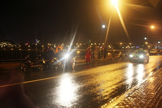 Cầu Nhật Lệ, nơi nam sinh viên M. nhảy cầu tự tử.