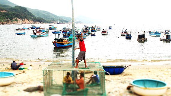 Cuộc sống nơi Ghềnh Ráng hôm nay đã đổi khác, dù vẫn biệt lập với TP Quy Nhơn. Cuộc sống nơi Ghềnh Ráng hôm nay đã đổi khác, dù vẫn biệt lập với TP Quy Nhơn.