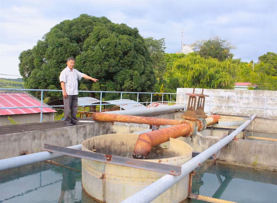 Nhà máy nước cũ với công suất nhỏ, không đáp ứng đủ nhu cầu của người dân. Ảnh: Mộc Trà.