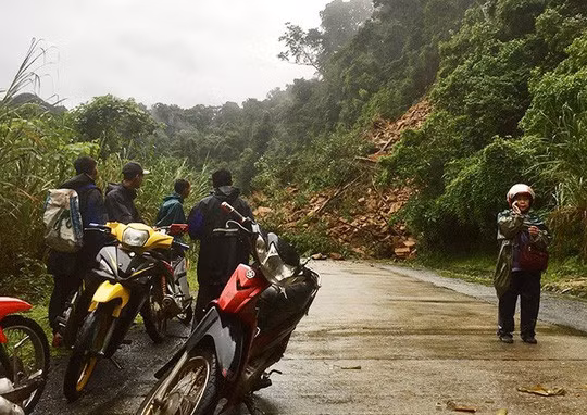 Hiện trường xảy ra vụ sạt lở đất nghiêm trọng. Ảnh: Duy Hiền