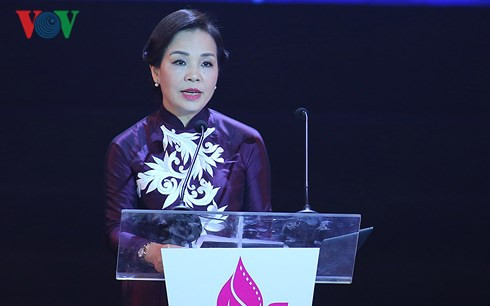 Bà Ngô Lan Phương phát biểu tại lễ bế mạc LHP 2017. Bà Ngô Lan Phương phát biểu tại lễ bế mạc LHP 2017.