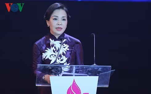 Bà Ngô Lan Phương phát biểu tại lễ bế mạc LHP 2017.