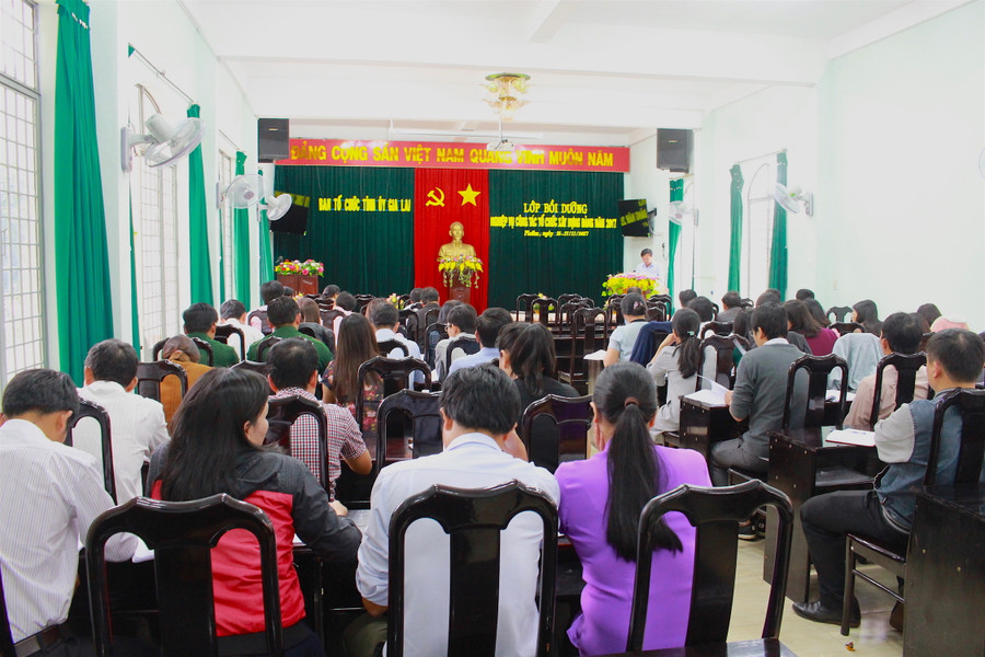 Quang cảnh một buổi bồi dưỡng nghiệp vụ. Ảnh: Hồng Thi