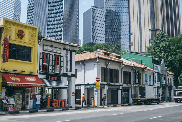  Góc phố bình yên dưới những cao ốc hiện đại