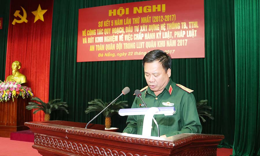 Trung tướng Nguyễn Long Cáng-Tư lệnh Quân khu khai mạc hội nghị. Ảnh: Việt Hùng Trung tướng Nguyễn Long Cáng - Tư lệnh Quân khu khai mạc hội nghị. Ảnh: Việt Hùng