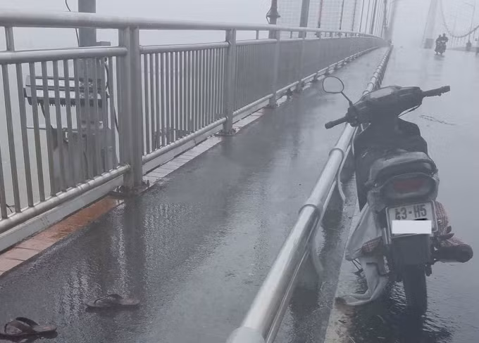 Hiện trường vụ nhảy cầu Thuận Phước tự tử.