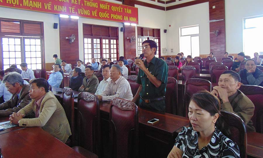  Cử tri thị trấn Phú Hòa, huyện Chư Pah kiến nghị. Ảnh: Lê Anh